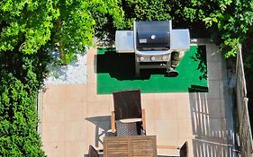 Eleonoras Ferienwohnung In Wuerzburg Stadt Mit Terrasse Im Erdgeschoss Inklusive Eigenen Parkplaetzen Vor Der Tuer