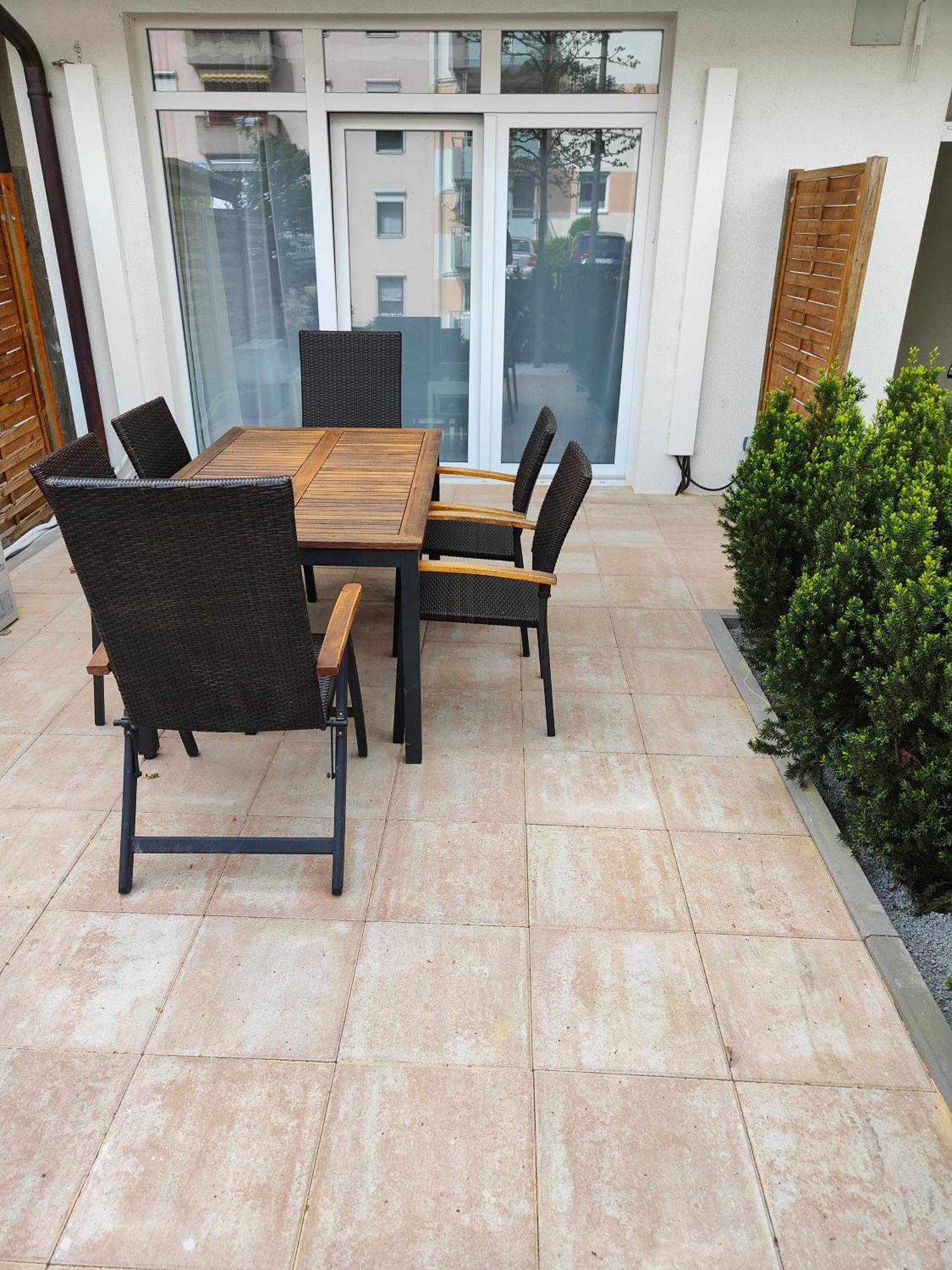 Eleonoras Ferienwohnung In Wuerzburg Stadt Mit Terrasse Im Erdgeschoss Inklusive Eigenen Parkplaetzen Vor Der Tuer Exterior photo