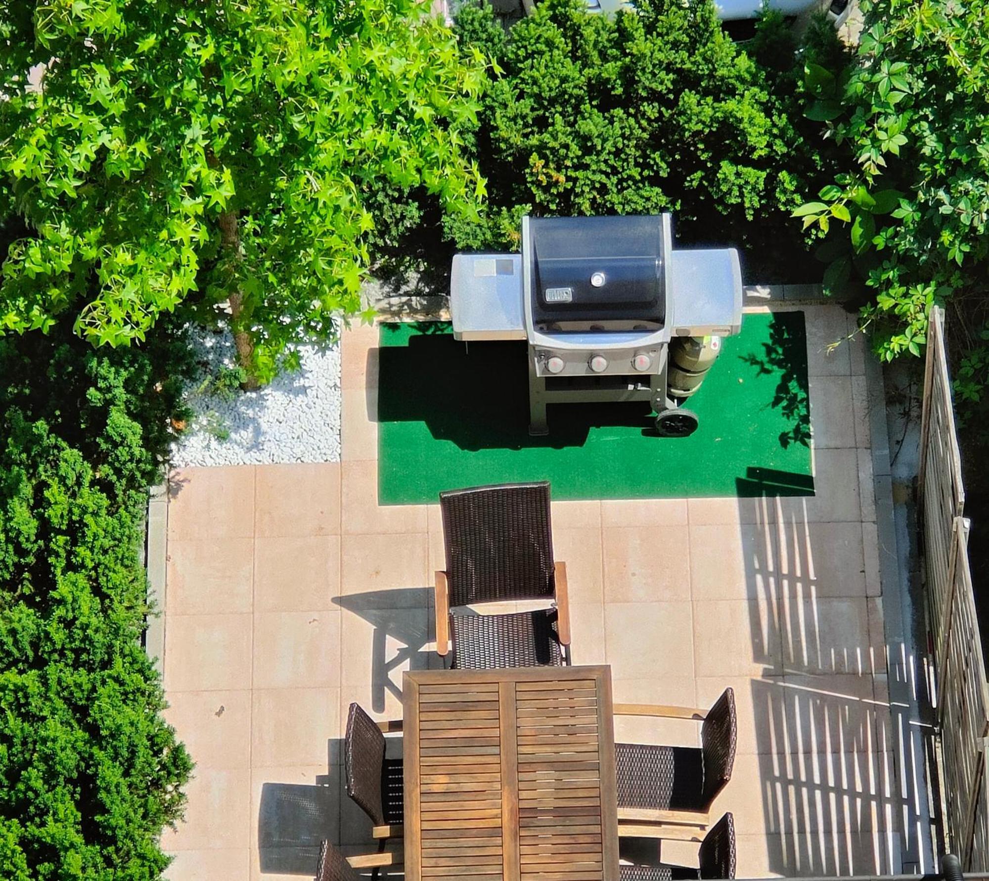 Eleonoras Ferienwohnung In Wuerzburg Stadt Mit Terrasse Im Erdgeschoss Inklusive Eigenen Parkplaetzen Vor Der Tuer Exterior photo
